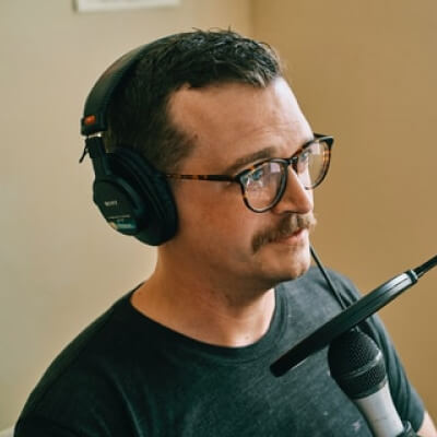 Início Podcaster Template Host Img 2